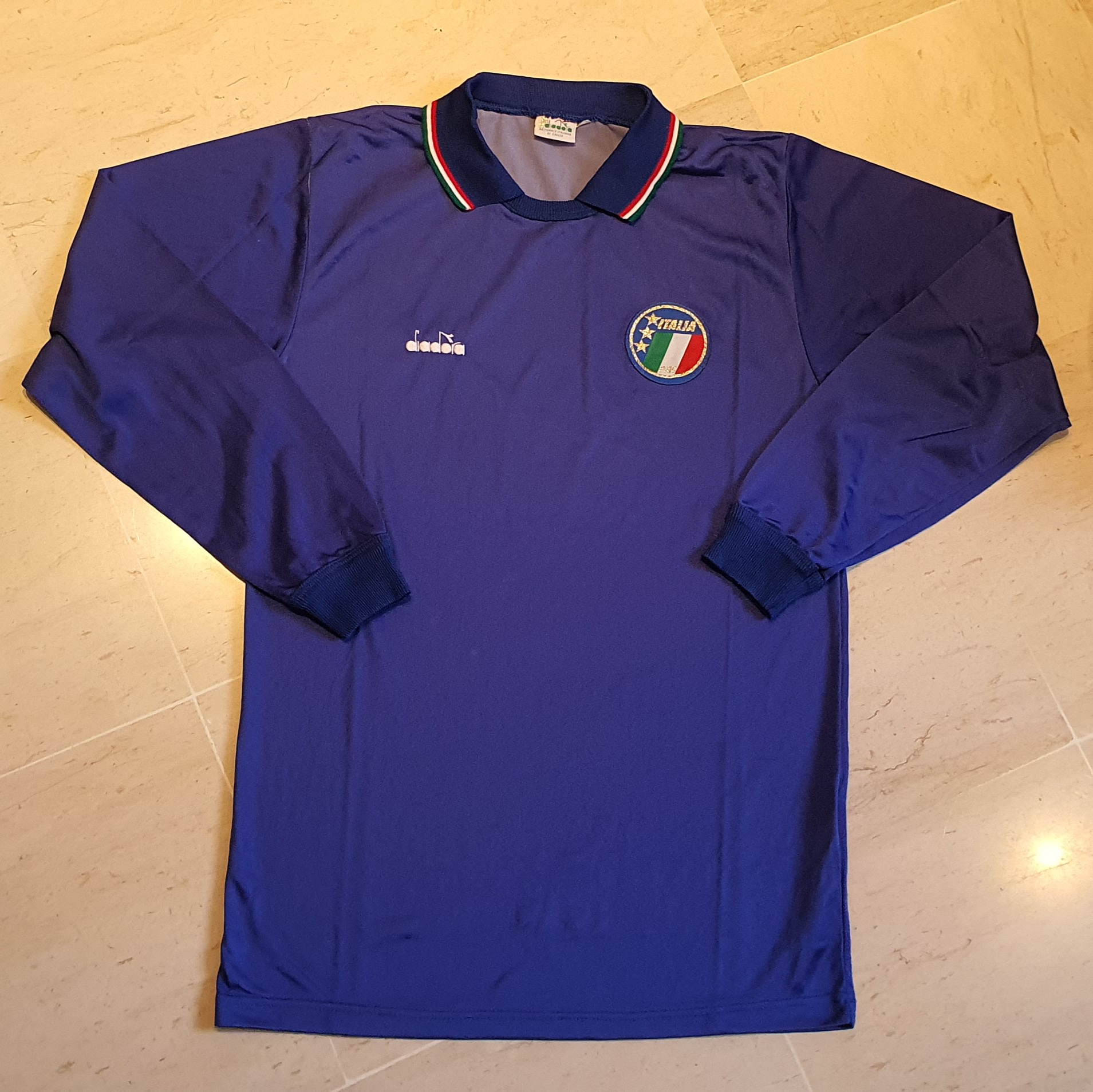 1986-90 Italy home shirt Long Sleeves size M excellent condition
