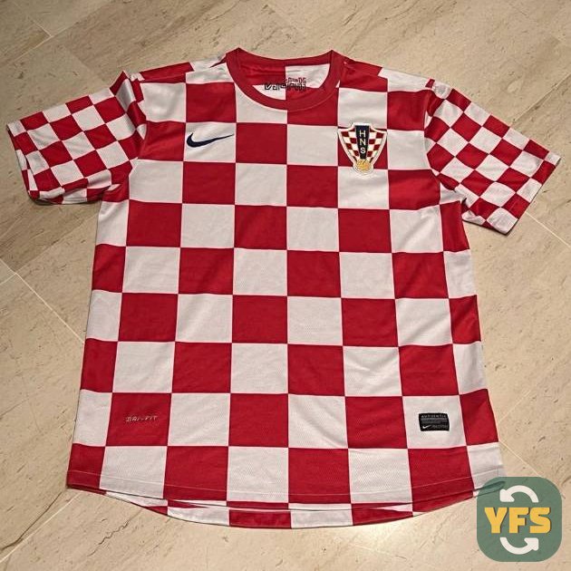 2012-14 Croatia Home Shirt size Large Excellent condition