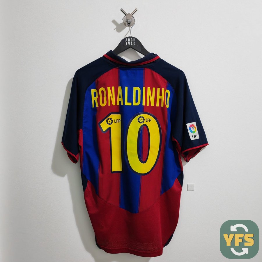 Barcelona 2003/04 home shirt (Ronaldinho #10) - M