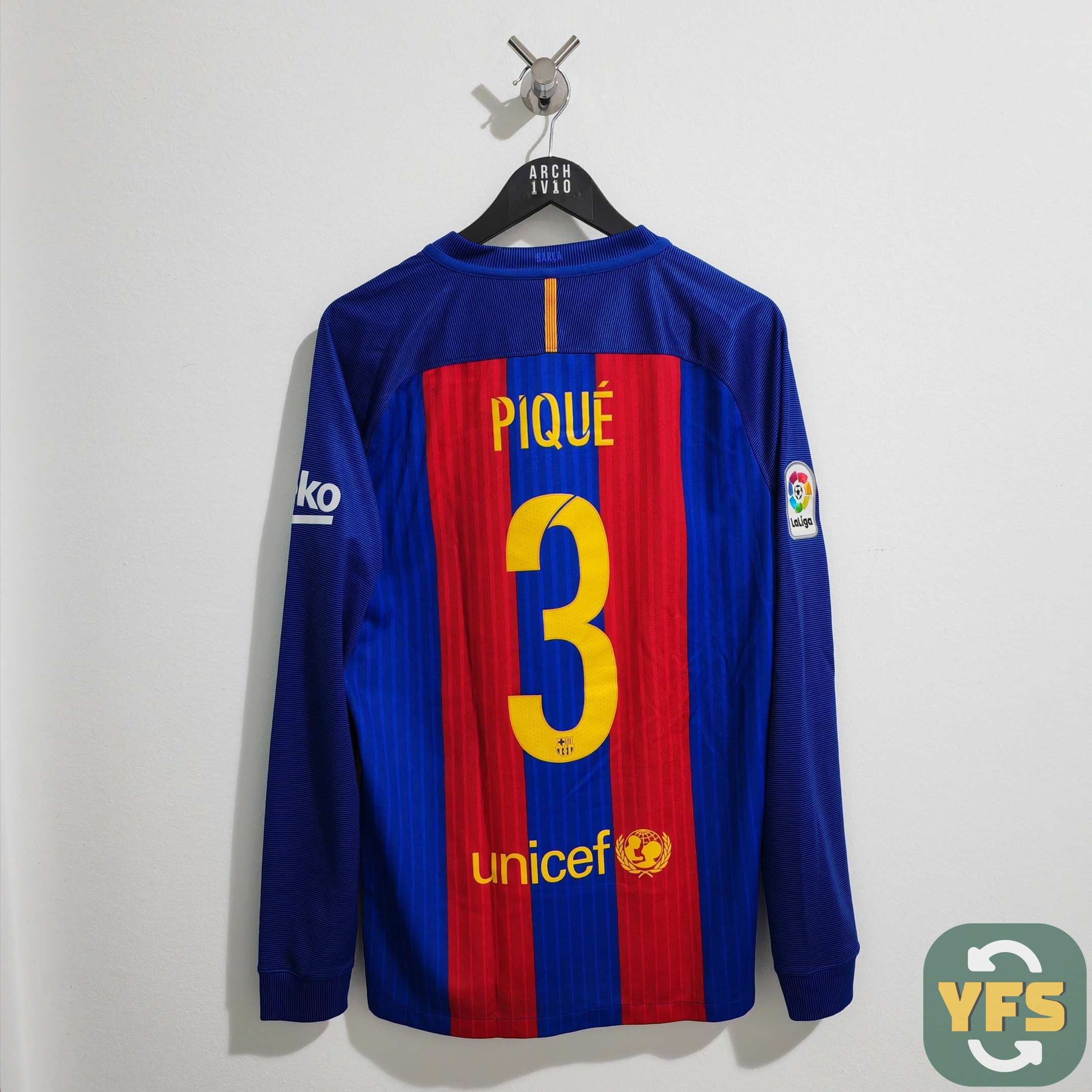 Barcelona 2016/17 L/S home shirt (Piquè #3) - M