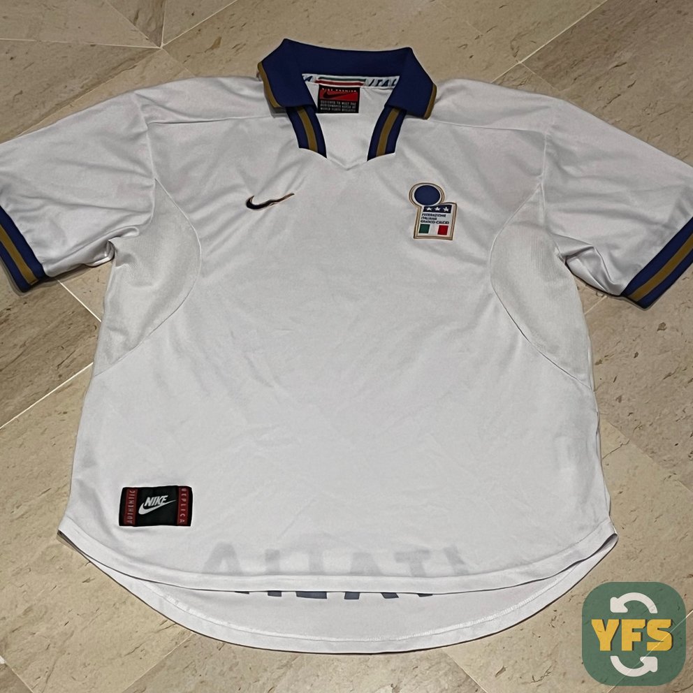 1996 Italy Away Nike Shirt size large excellent condition