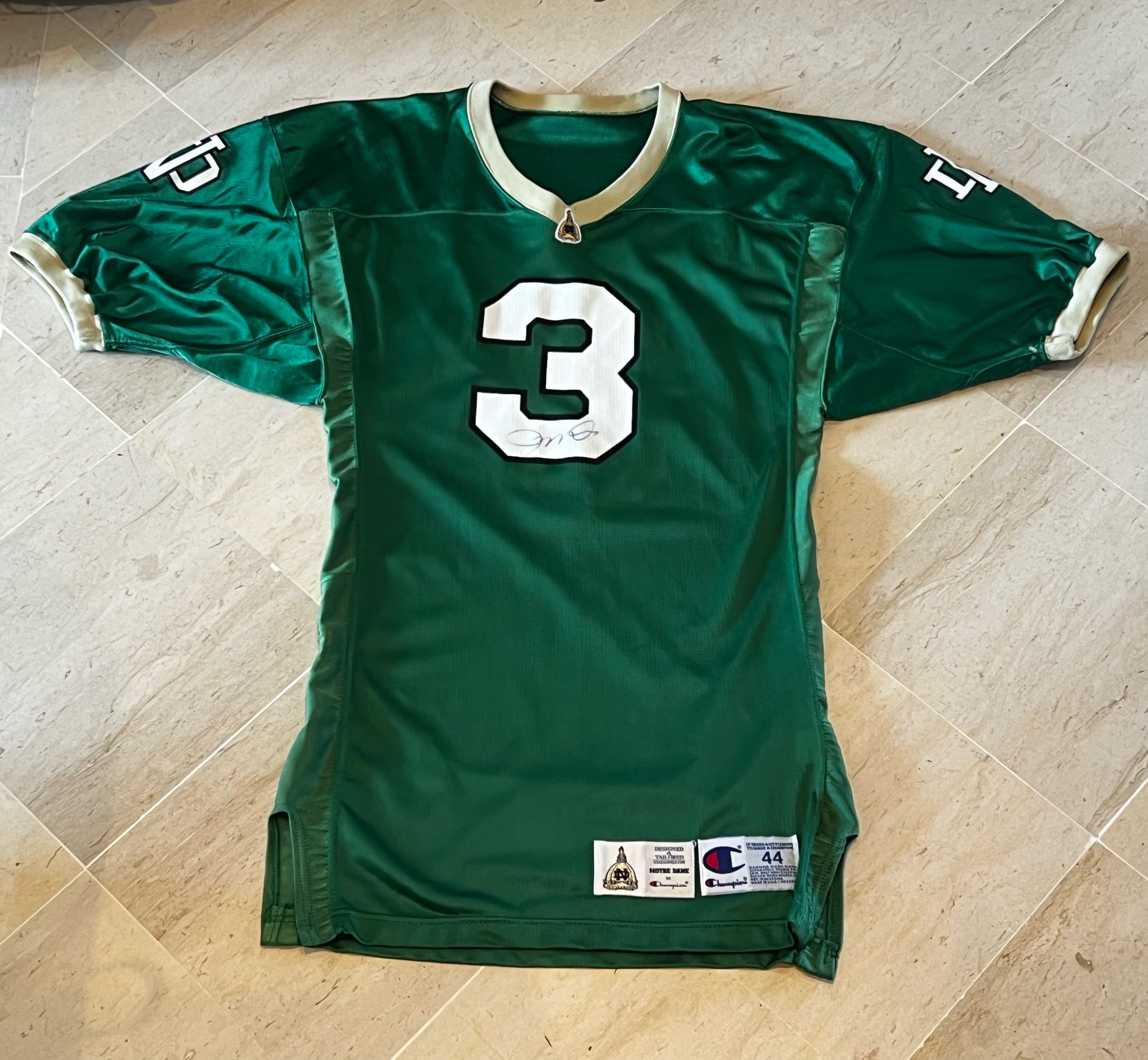 unique and Ultra Rare Fighting Irish de Notre Dame NCAA signed by Joe Montana