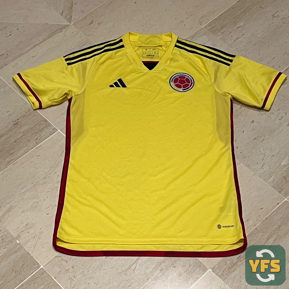 2022-23 Colombia Home Shirt size medium mint condition