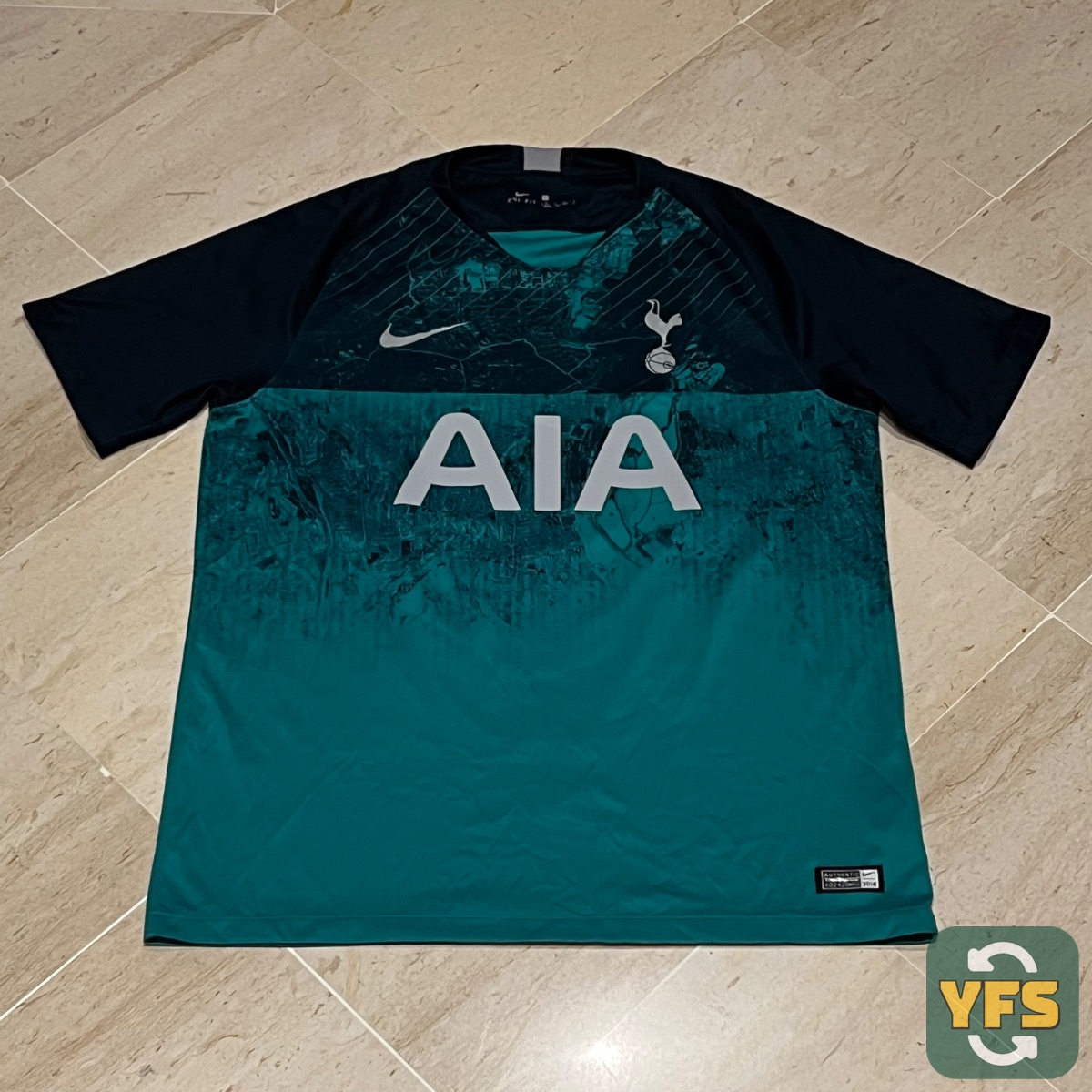 Iconic 2018-19 Tottenham Hotspurs third shirt excellent condition size large