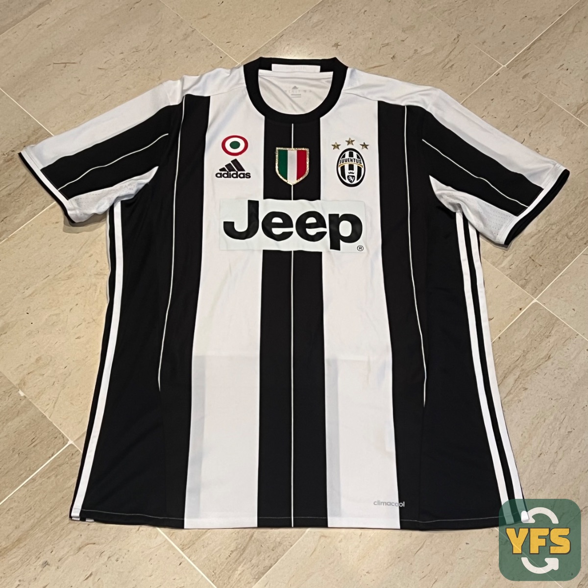 2016-17 Juventus home shirt size large excellent condition