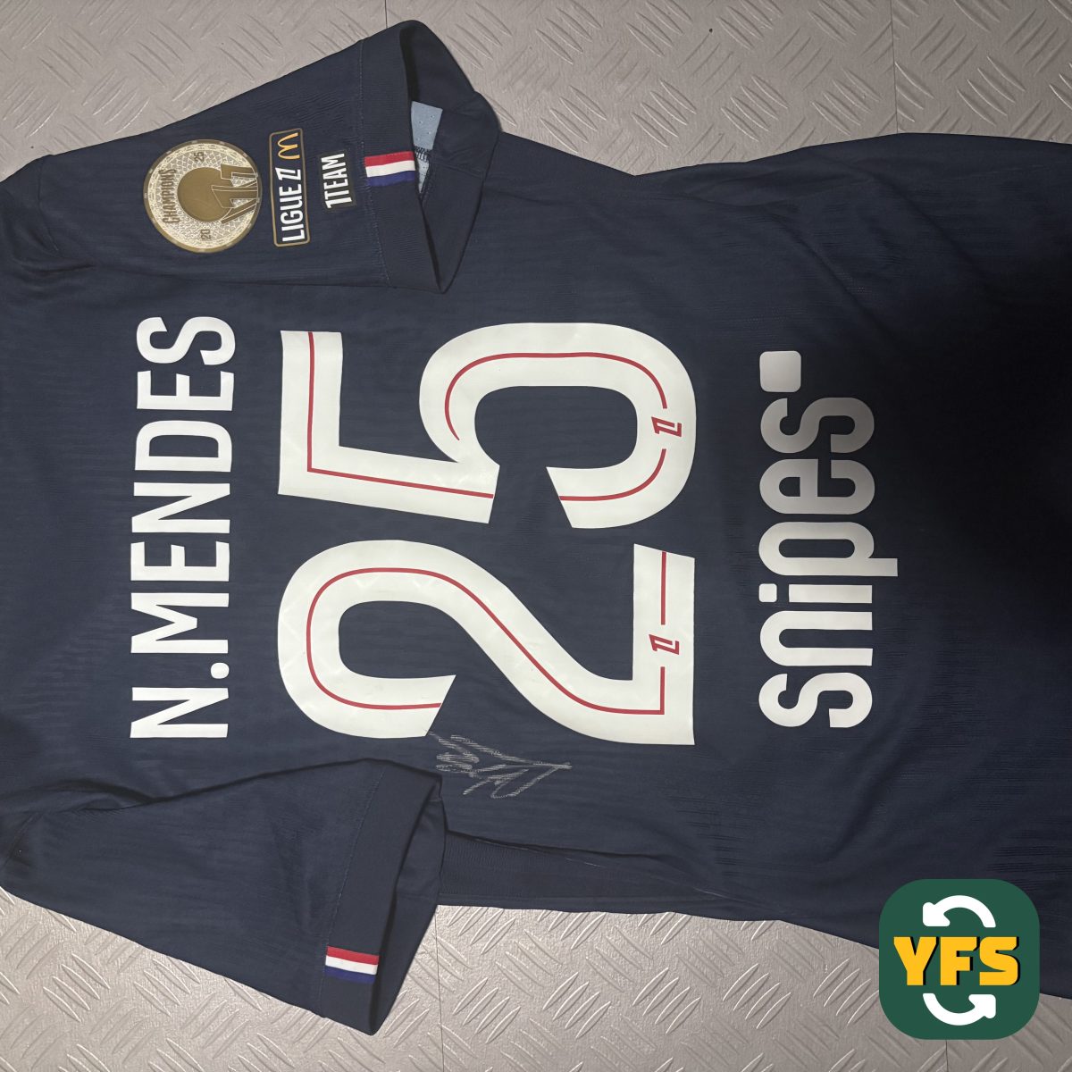 Maillot porté et signé par Nuno Mendes contre Nice