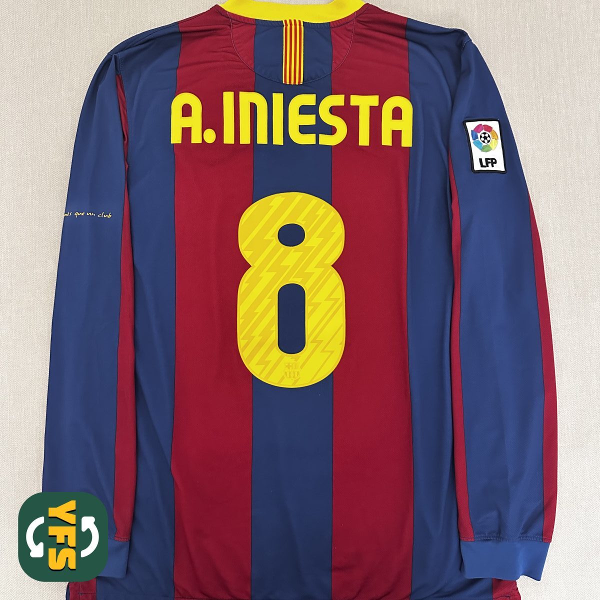 FC Barcelona 2010-2011 Home Store Version Nike Iniesta #8 - YourFootballShirt - Photo 1