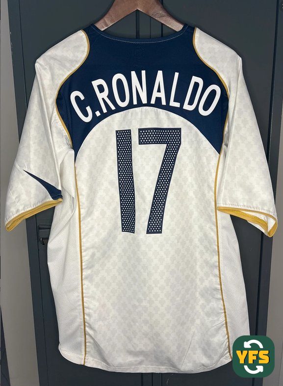 Portugal 2004-2005 Away Store Version Nike - YourFootballShirt - Photo 1