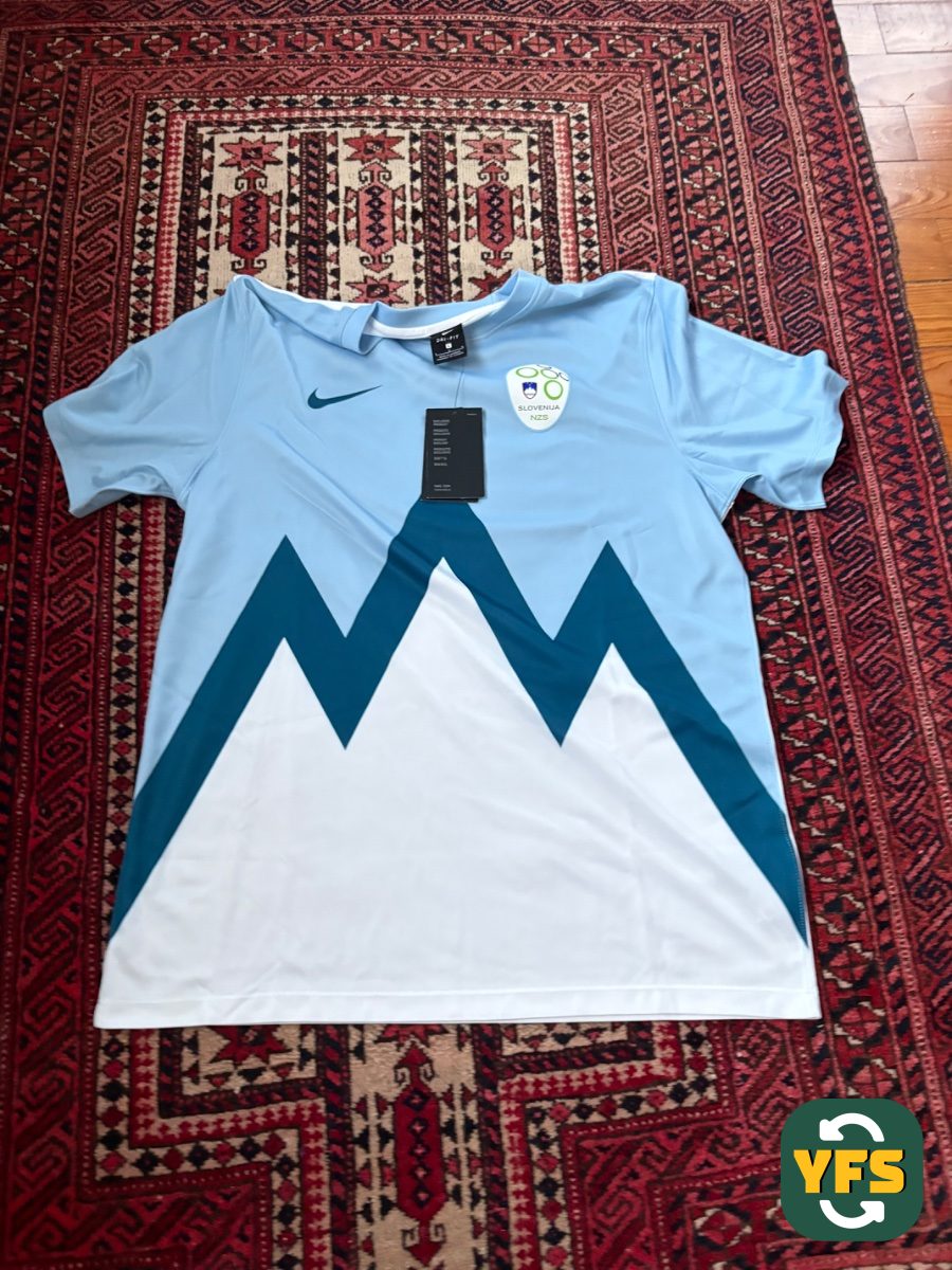 Slovenia 2021-2022 Home