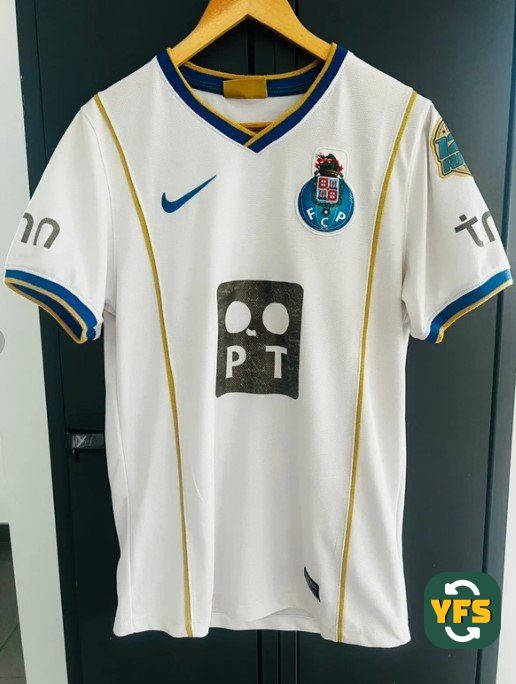 FC Porto 2013-2014 Third Store Version Nike - YourFootballShirt - Photo 1