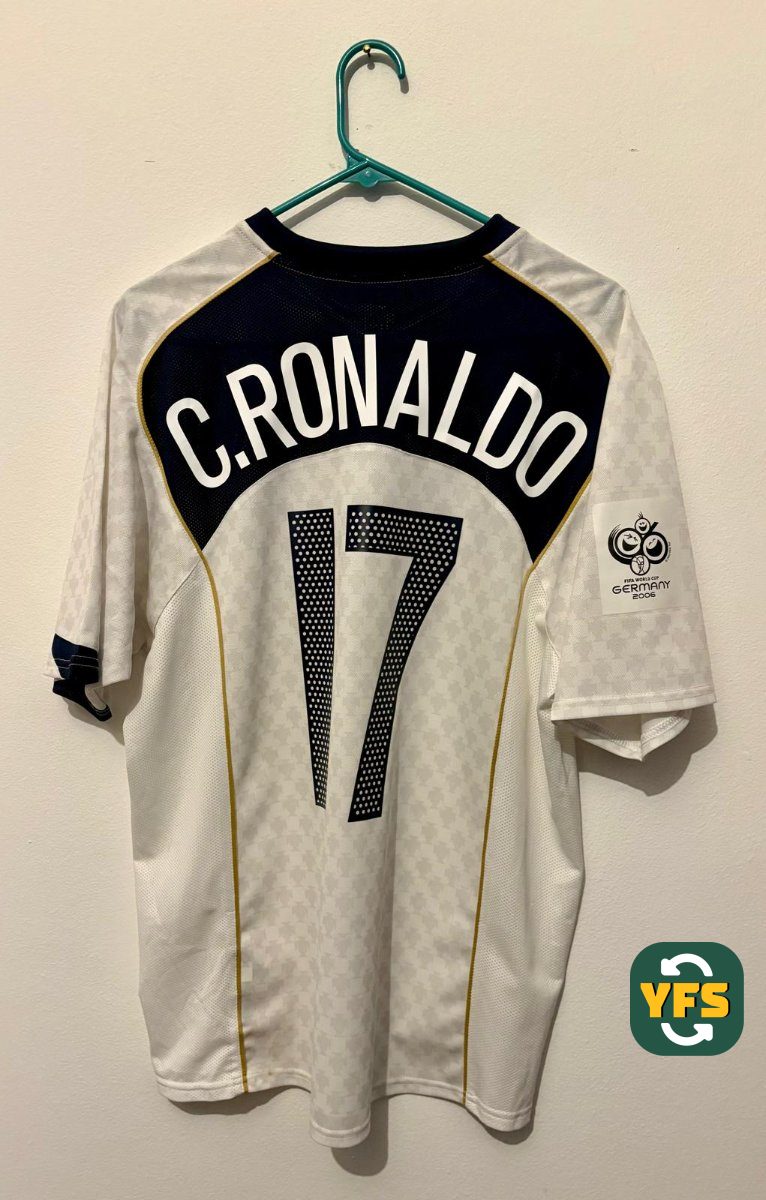 Portugal 2004-2005 Away Pro Version Nike - YourFootballShirt - Photo 1