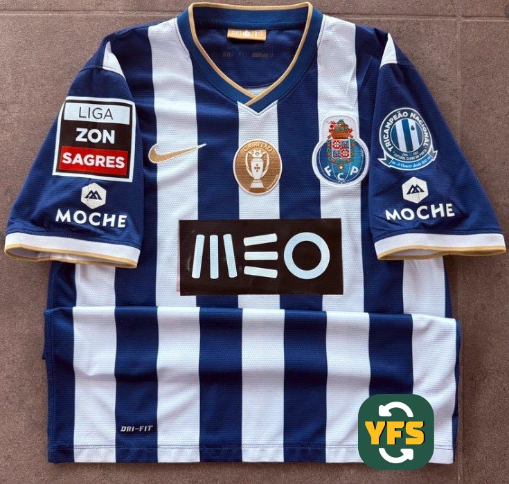 FC Porto 2013-2014 Home Store Version Nike - YourFootballShirt - Photo 1