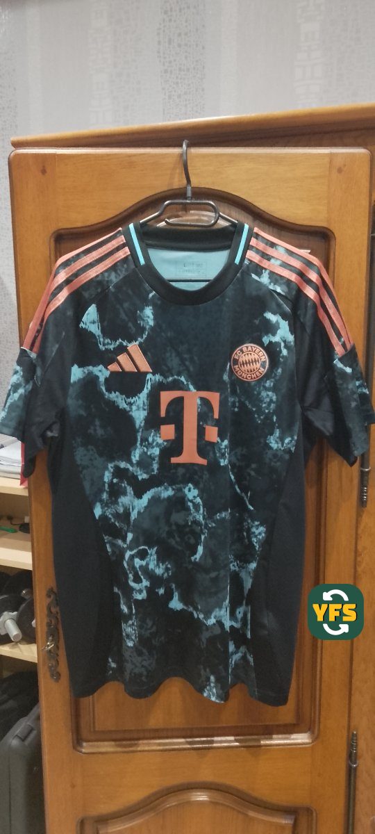 Bayern Munich 2024-2025 Away Store Version Adidas - YourFootballShirt - Photo 1