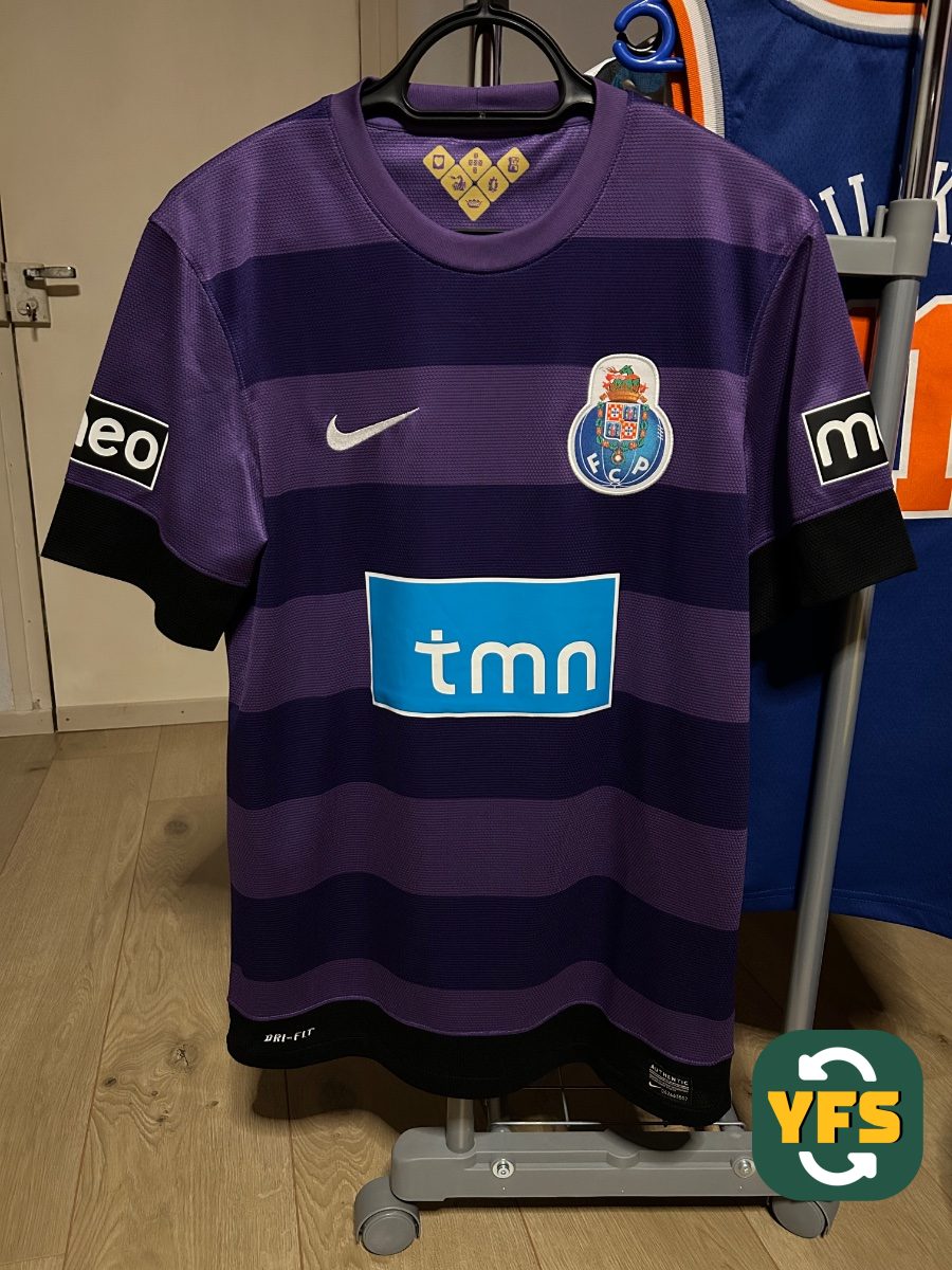 FC Porto 2012-2013 Away Nike - YourFootballShirt - Photo 1