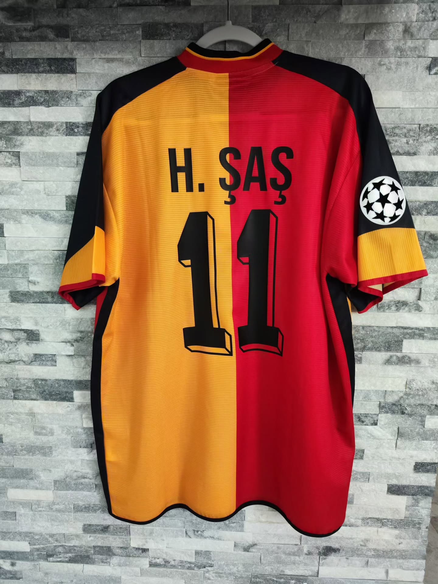 Galatasaray SK 2001-2002 Home Store Version Lotto - YourFootballShirt - Photo 1