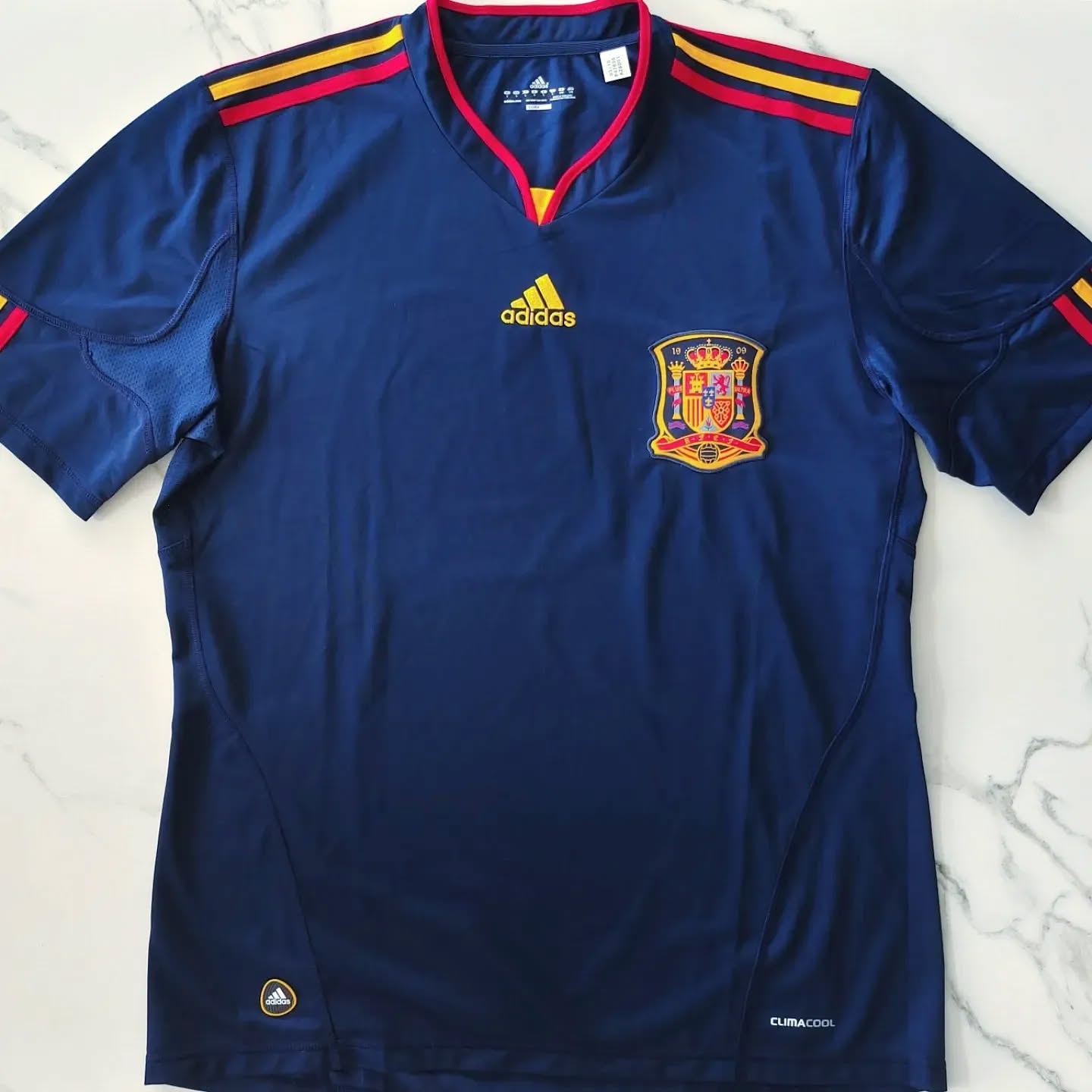 Spain 2010-2011 Away Store Version Adidas - YourFootballShirt - Photo 1