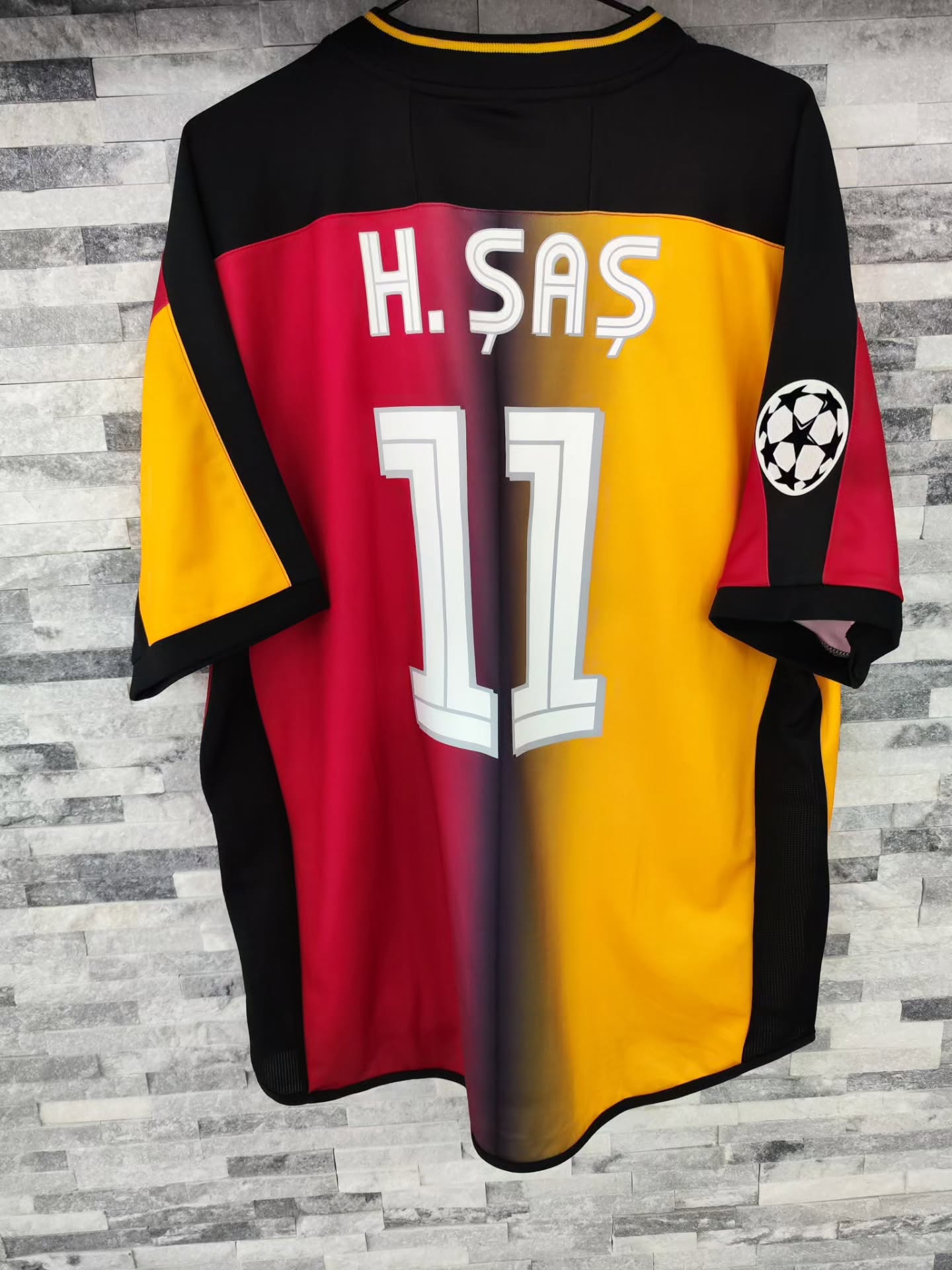 Galatasaray SK 2003-2004 Home Store Version Umbro - YourFootballShirt - Photo 1