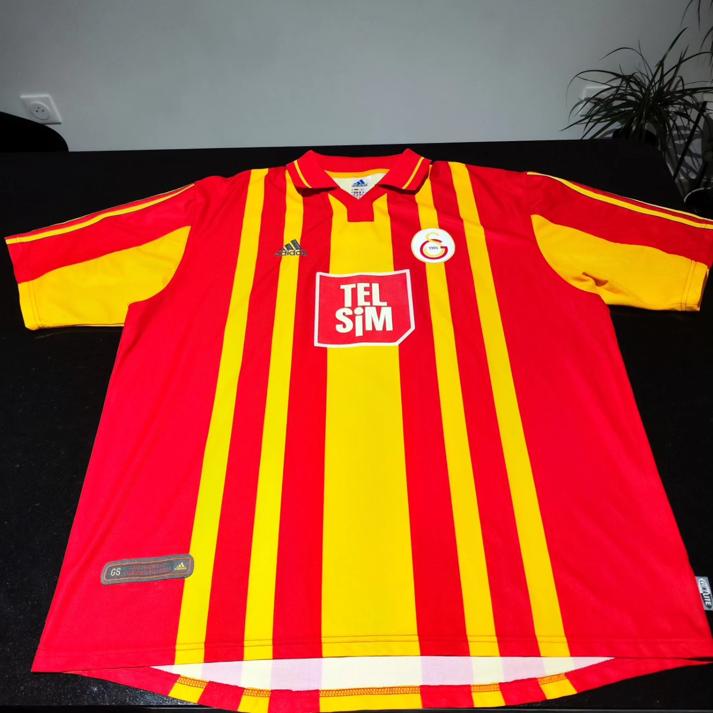 Galatasaray SK 2000-2001 Home Store Version Adidas - YourFootballShirt - Photo 1