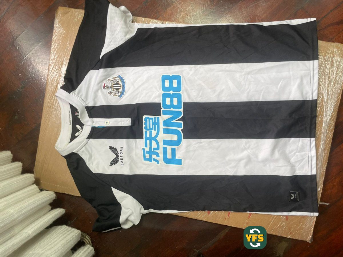 Newcastle United 2021-2022 Home Store Version Castore - YourFootballShirt - Photo 1