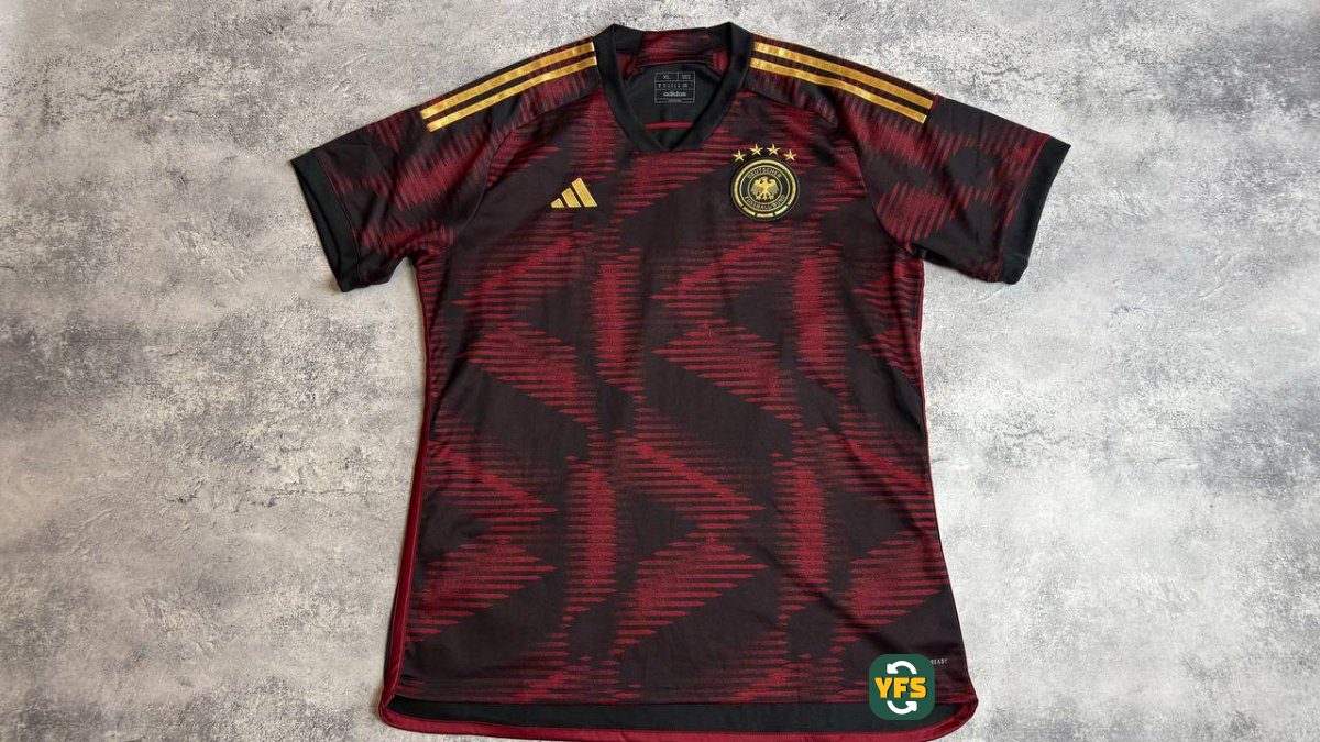 Bayern Munich 2022-2023 Away Store Version Adidas - YourFootballShirt - Photo 1