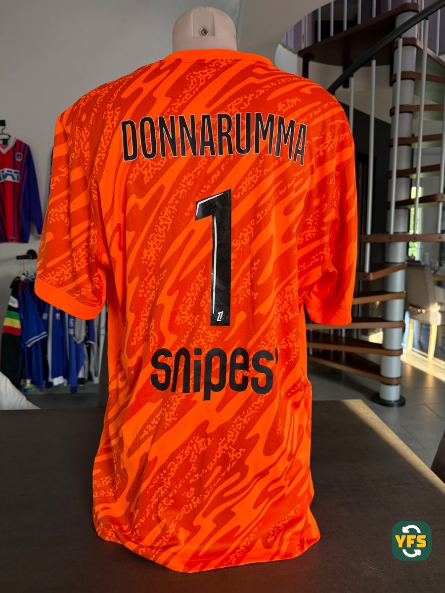 PSG 2024-2025 Goalkeeper Issued Jordan - YourFootballShirt - Photo 1