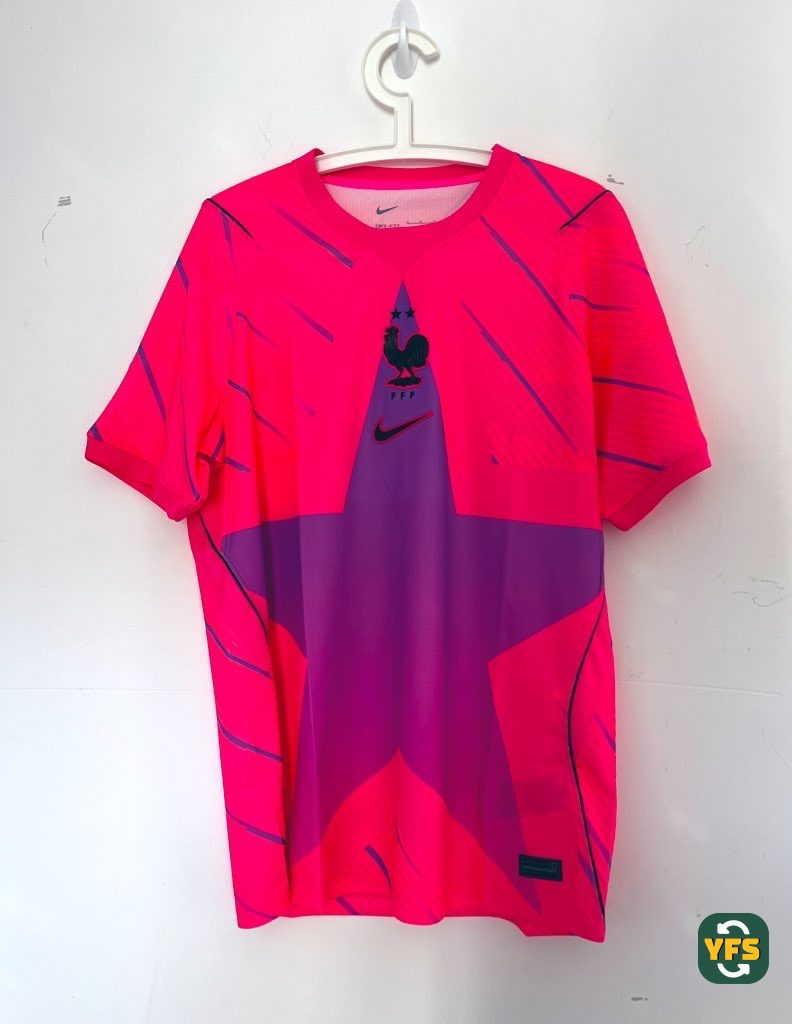 France 2026-2027 Goalkeeper Store Version Nike - YourFootballShirt