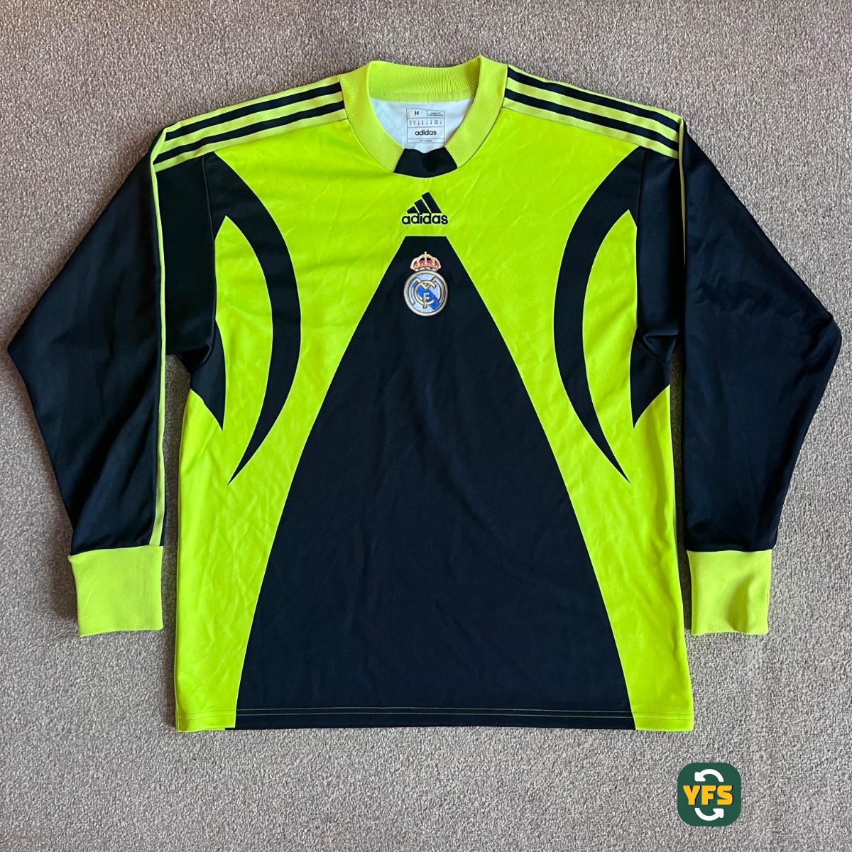 Real Madrid 2022-2023 Goalkeeper Store Version Adidas - YourFootballShirt - Photo 1