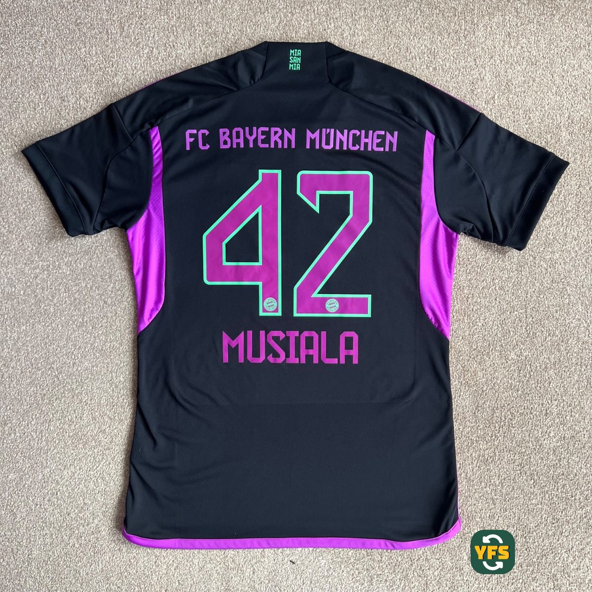 Bayern Munich 2023-2024 Away Store Version Adidas - YourFootballShirt - Photo 1