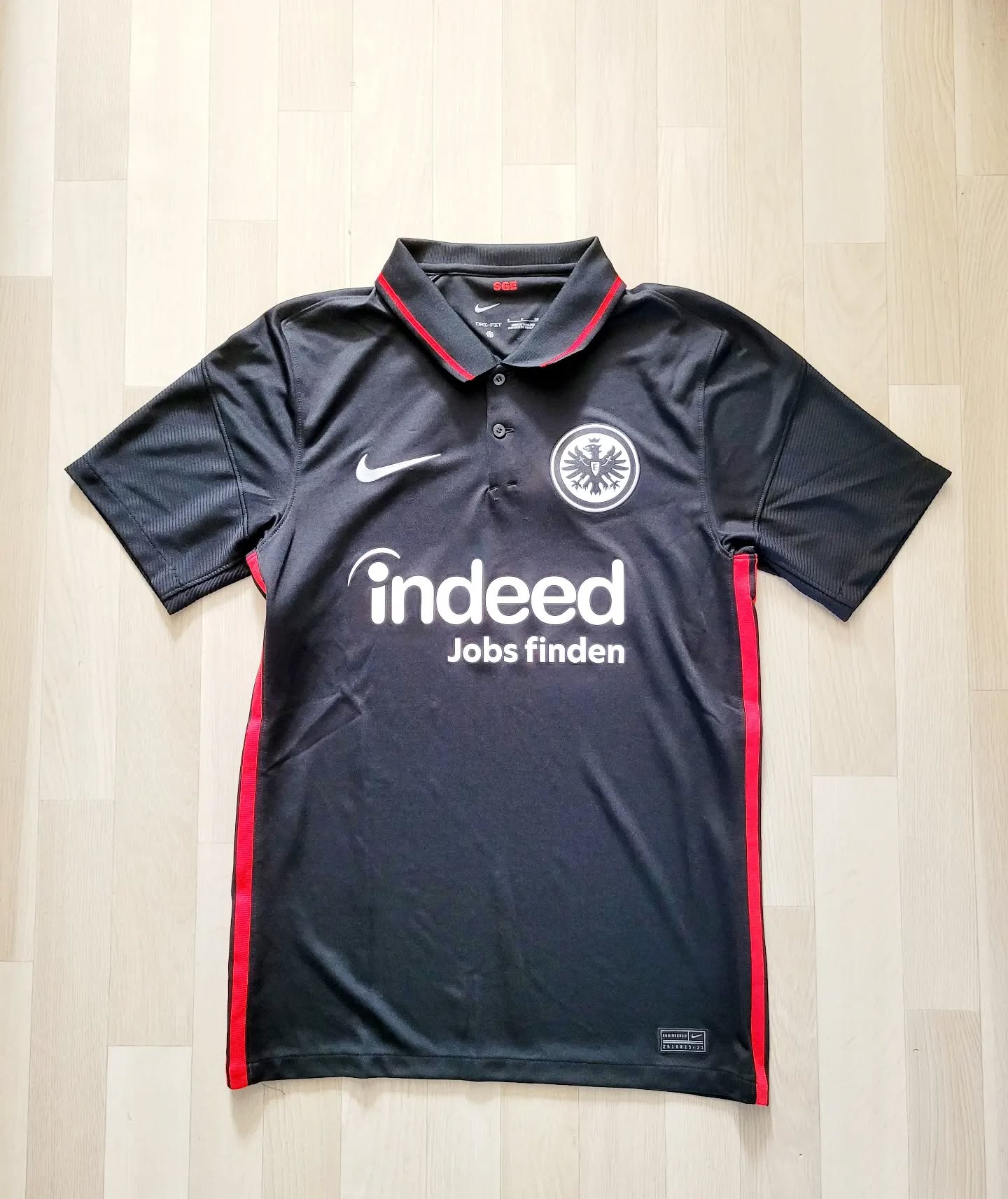 Eintracht Frankfurt 2021-2022 Home Store Version Nike - YourFootballShirt