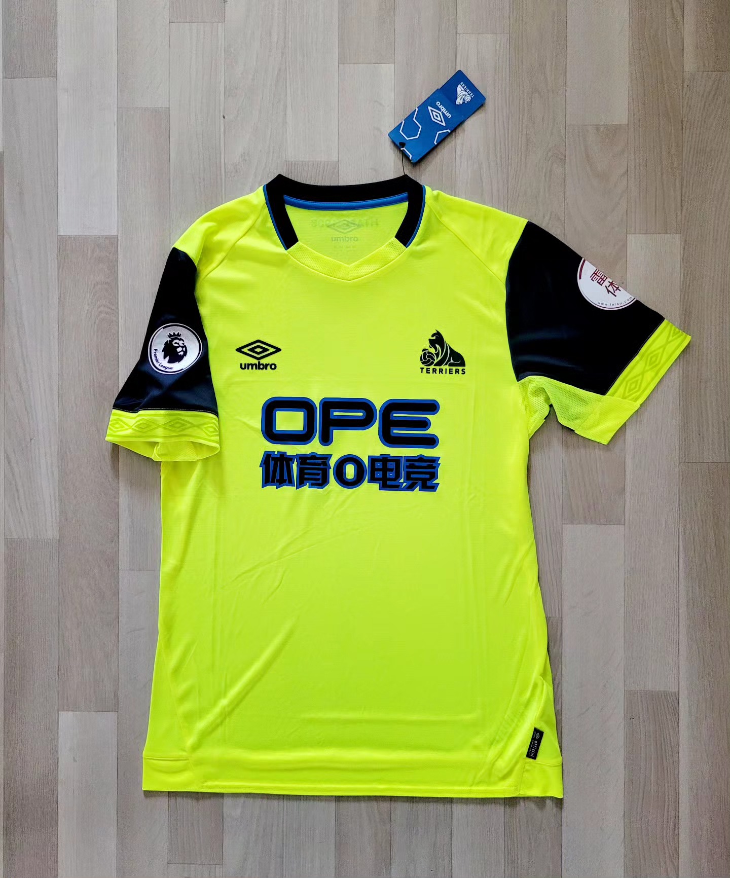 Huddersfield 2018-2019 Third Store Version Umbro - YourFootballShirt