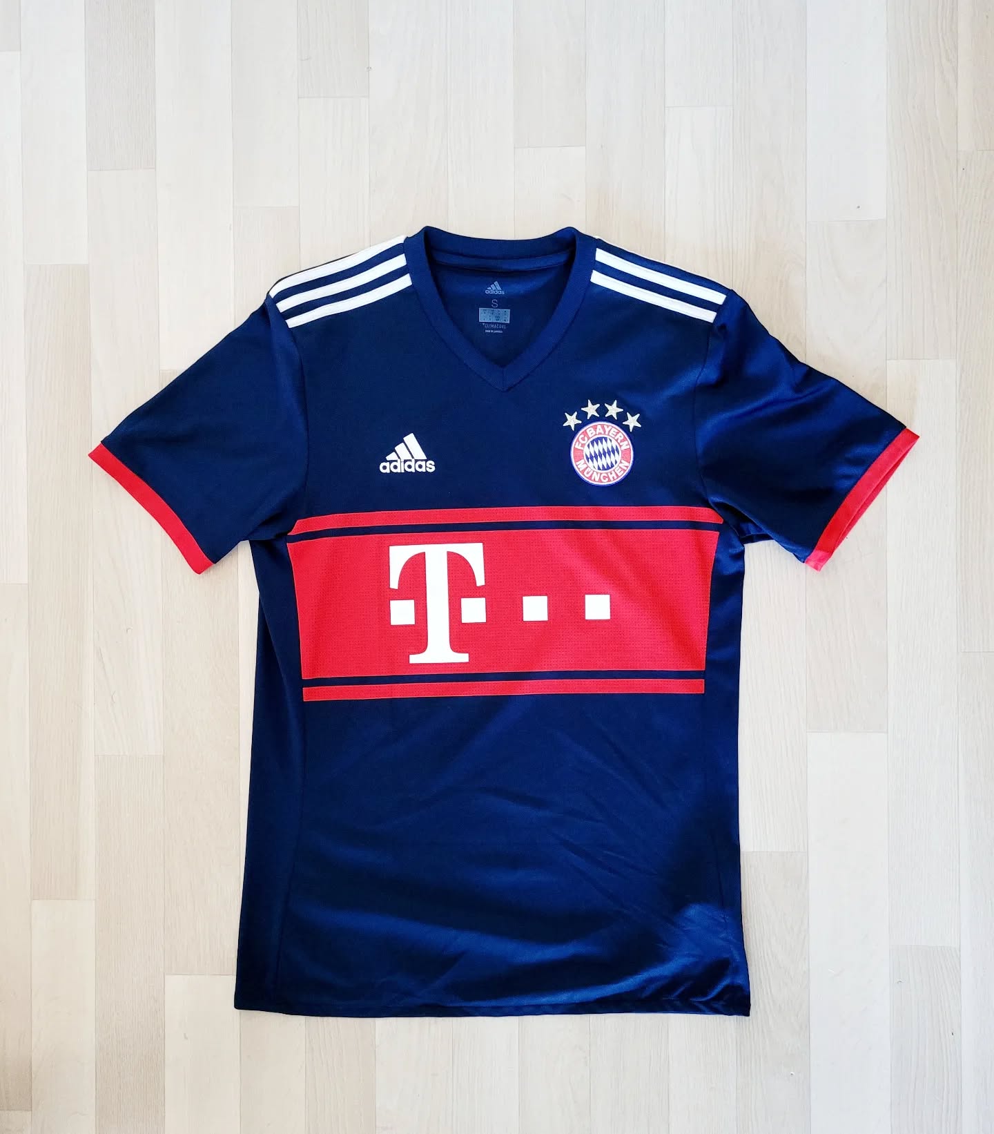 Bayern Munich 2017-2018 Away Store Version Adidas - YourFootballShirt