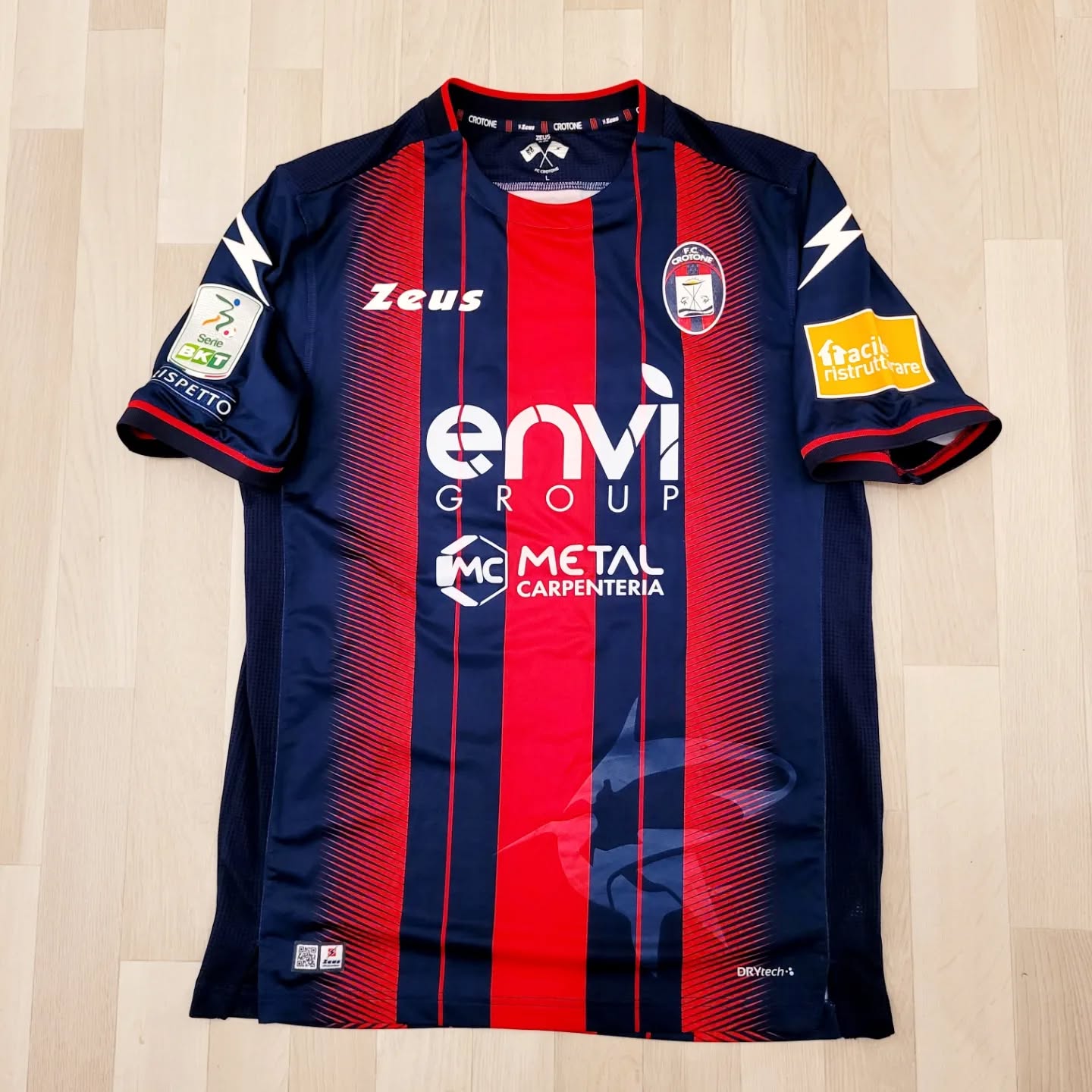 Crotone FC 2018-2019 Home Match Worn Zeus - YourFootballShirt - Photo 1