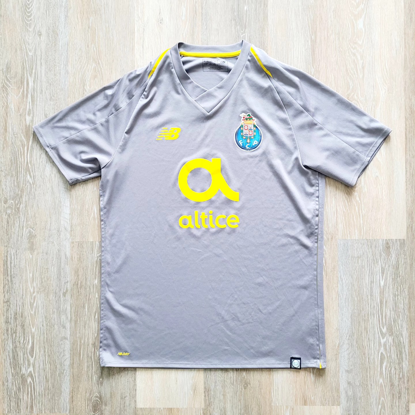 FC Porto 2018-2019 Away Store Version New Balance - YourFootballShirt