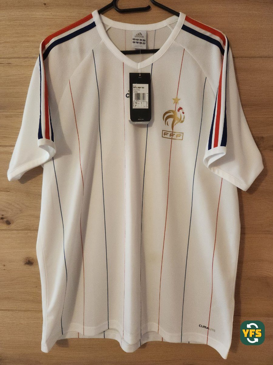 France 2010-2011 Away Store Version Adidas - YourFootballShirt - Photo 1