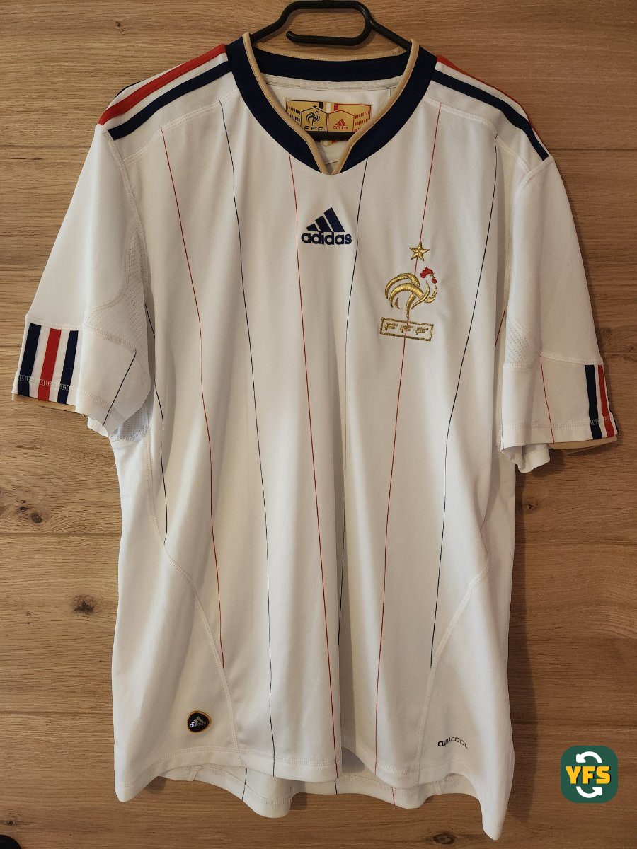 France 2010-2011 Away Store Version Adidas - YourFootballShirt - Photo 1