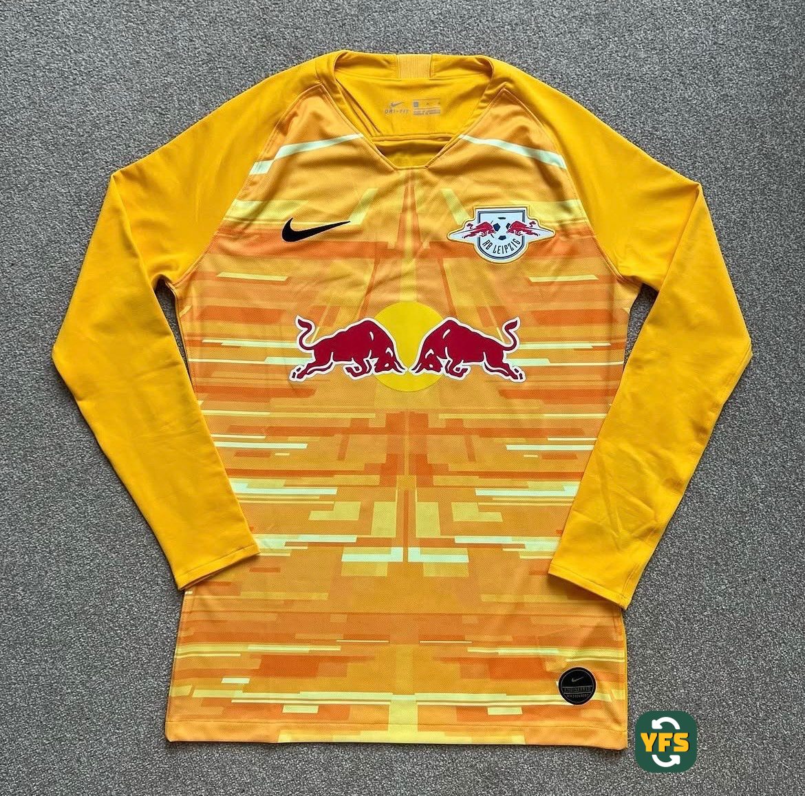 RB Leipzig 2019-2020 Goalkeeper Store Version Puma - YourFootballShirt - Photo 1