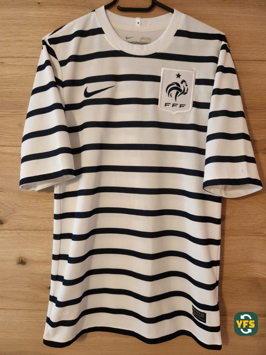 France 2011-2012 Away Store Version Nike - YourFootballShirt - Photo 1