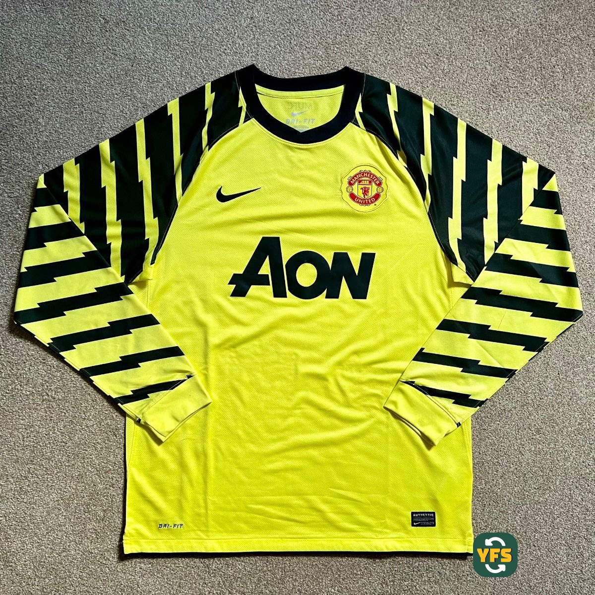 Manchester United 2010-2011 Goalkeeper Store Version Nike - YourFootballShirt - Photo 1