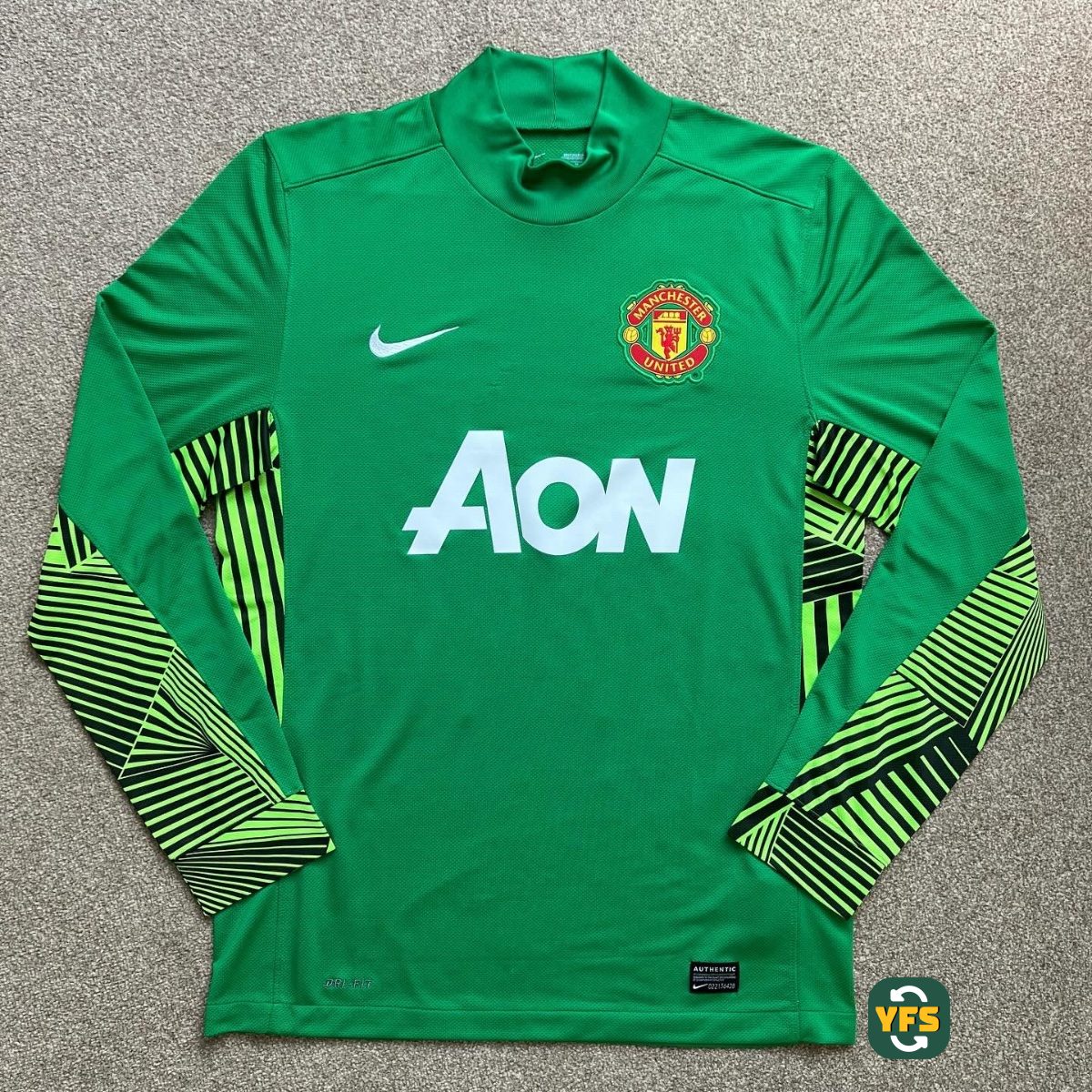 Manchester United 2011-2012 Goalkeeper Store Version Nike - YourFootballShirt - Photo 1