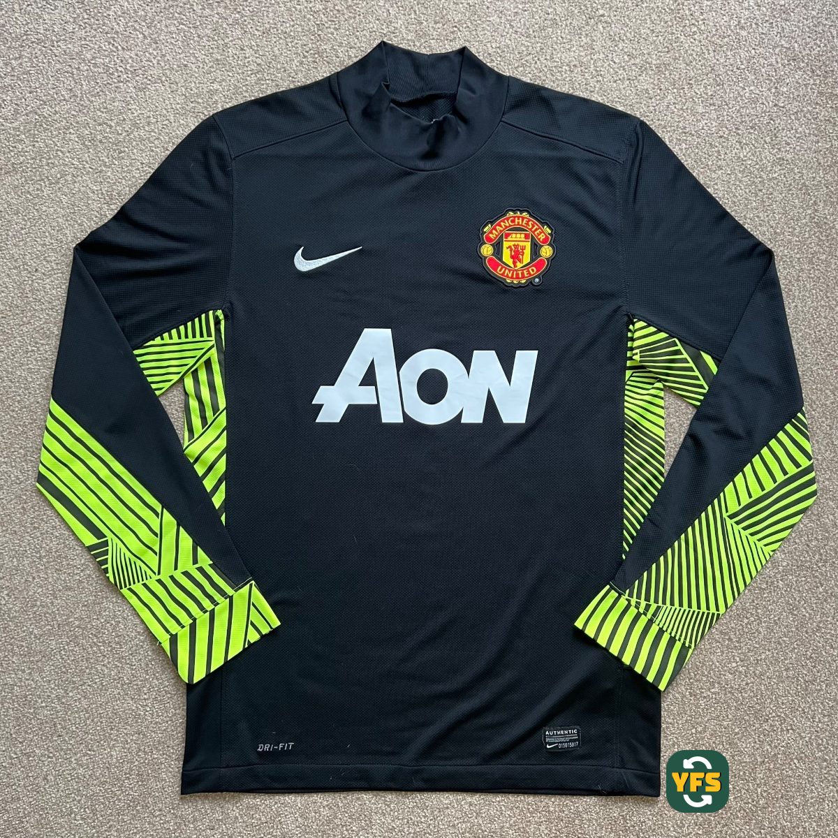 Manchester United 2011-2012 Goalkeeper Store Version Nike - YourFootballShirt - Photo 1