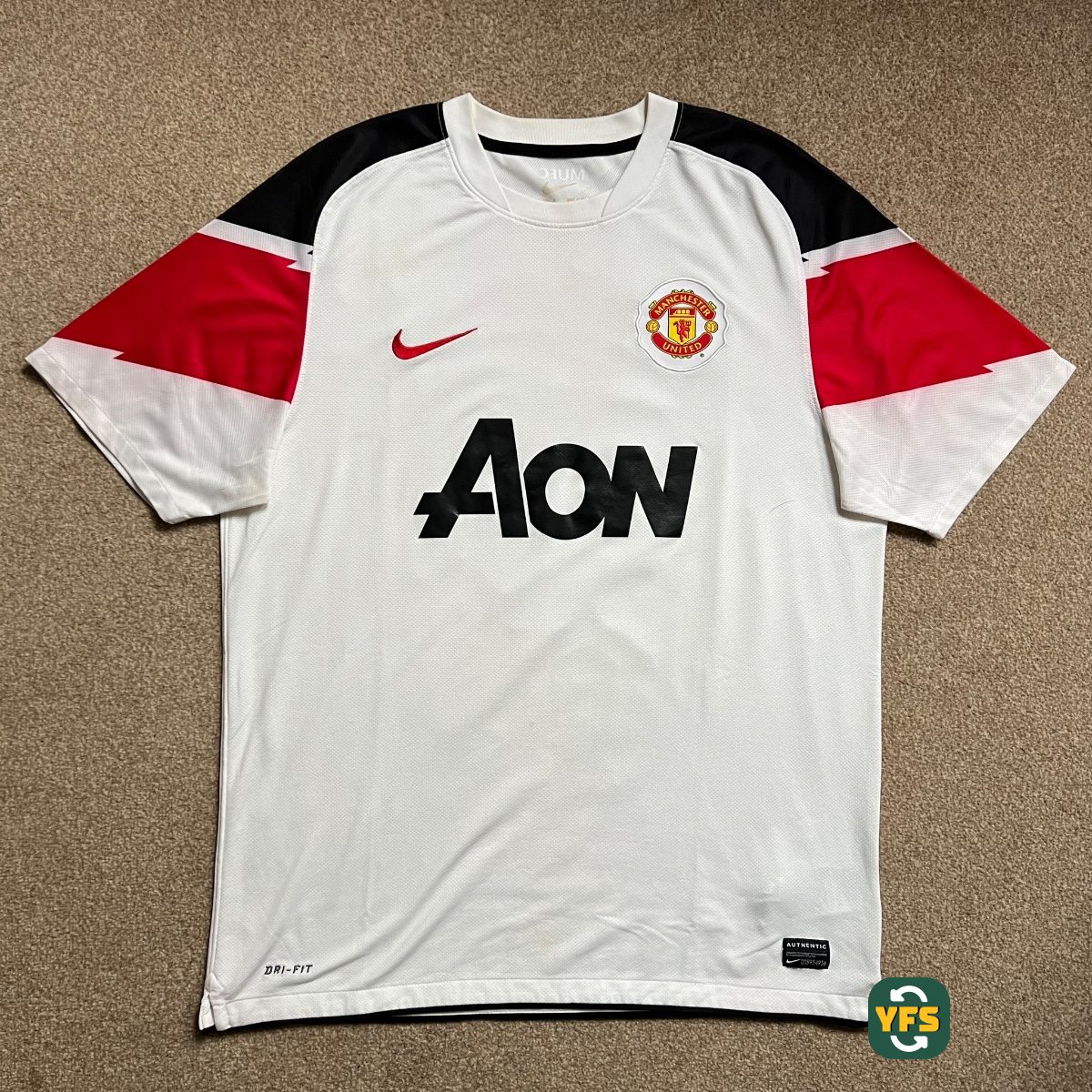 Manchester United 2010-2011 Away Store Version Nike - YourFootballShirt - Photo 1