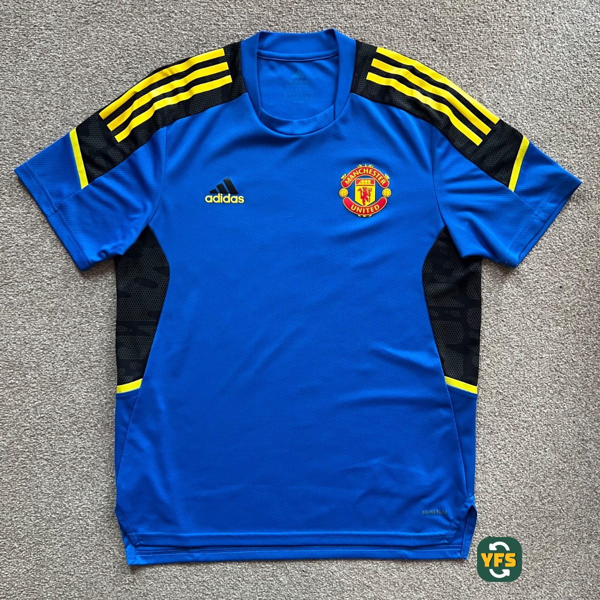Manchester United 2021-2022 Training Store Version Adidas - YourFootballShirt - Photo 1
