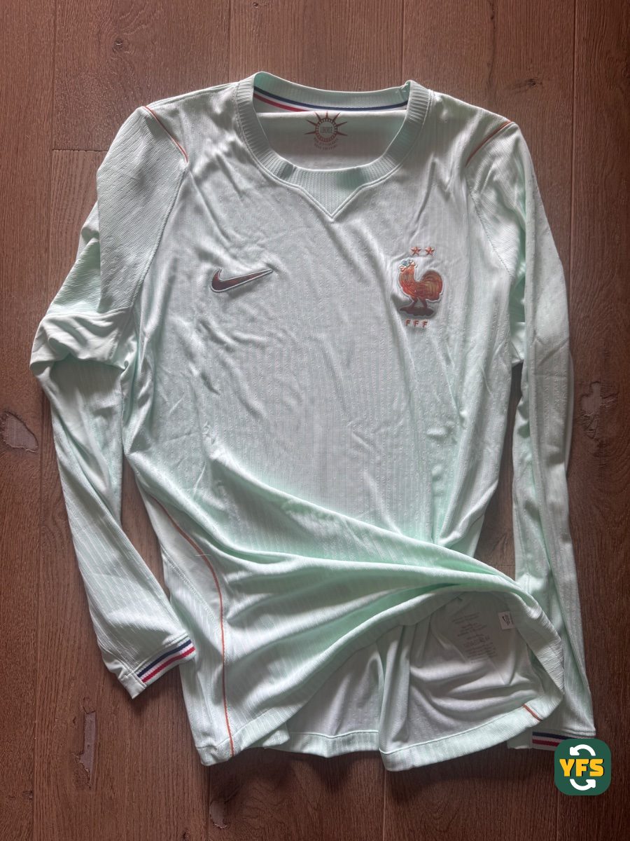 France 2025-2026 Away Issued Nike - YourFootballShirt - Photo 1
