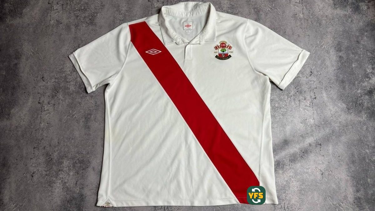 Southampton 2010-2011 Home Store Version Umbro - YourFootballShirt - Photo 1