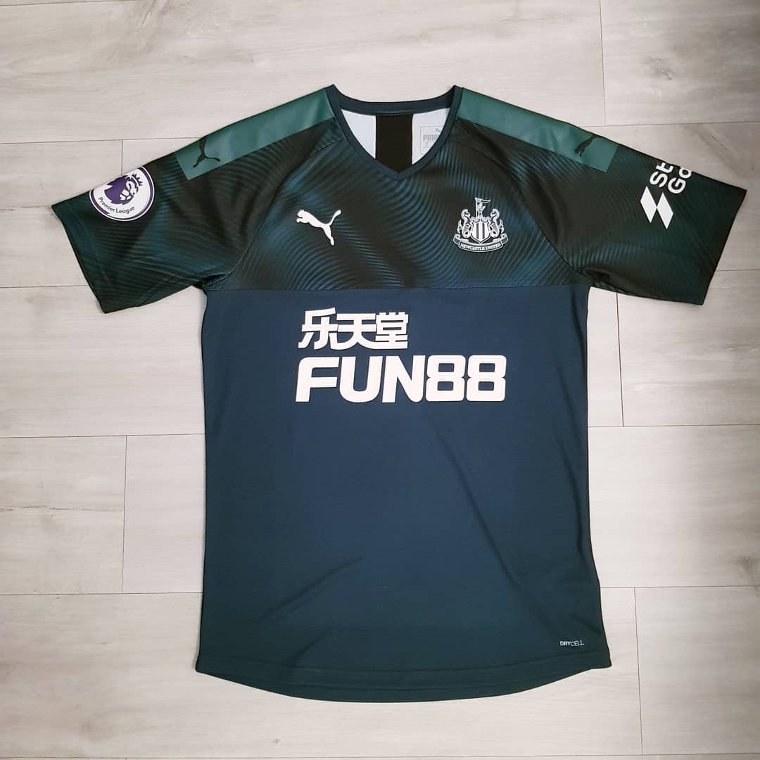 Newcastle United 2019-2020 Away Match Worn Puma - YourFootballShirt - Photo 1