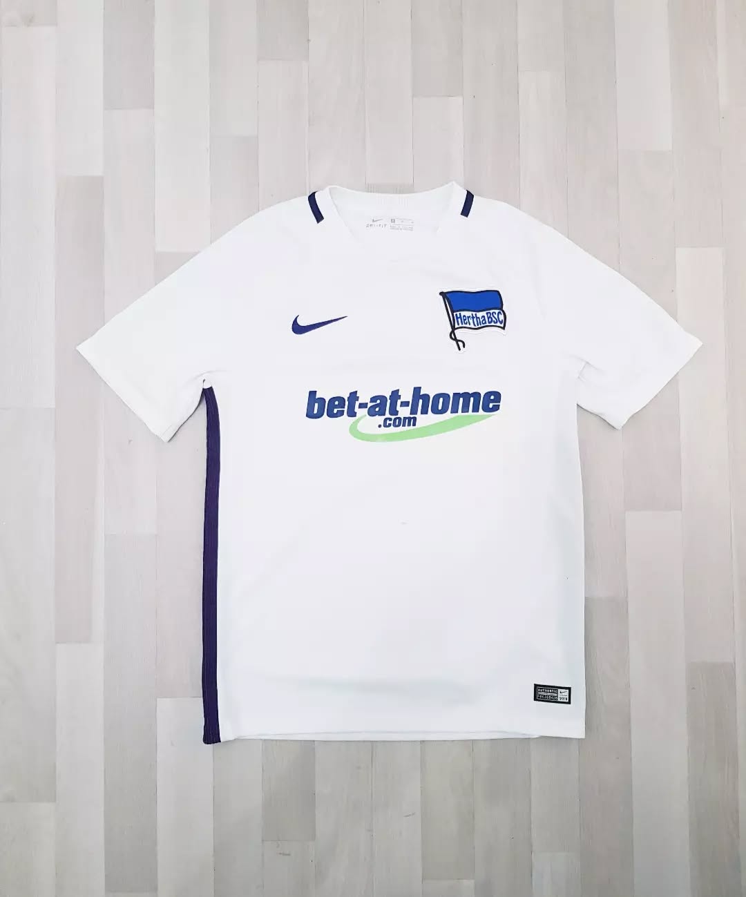 Hertha Berlin 2016-2017 Away