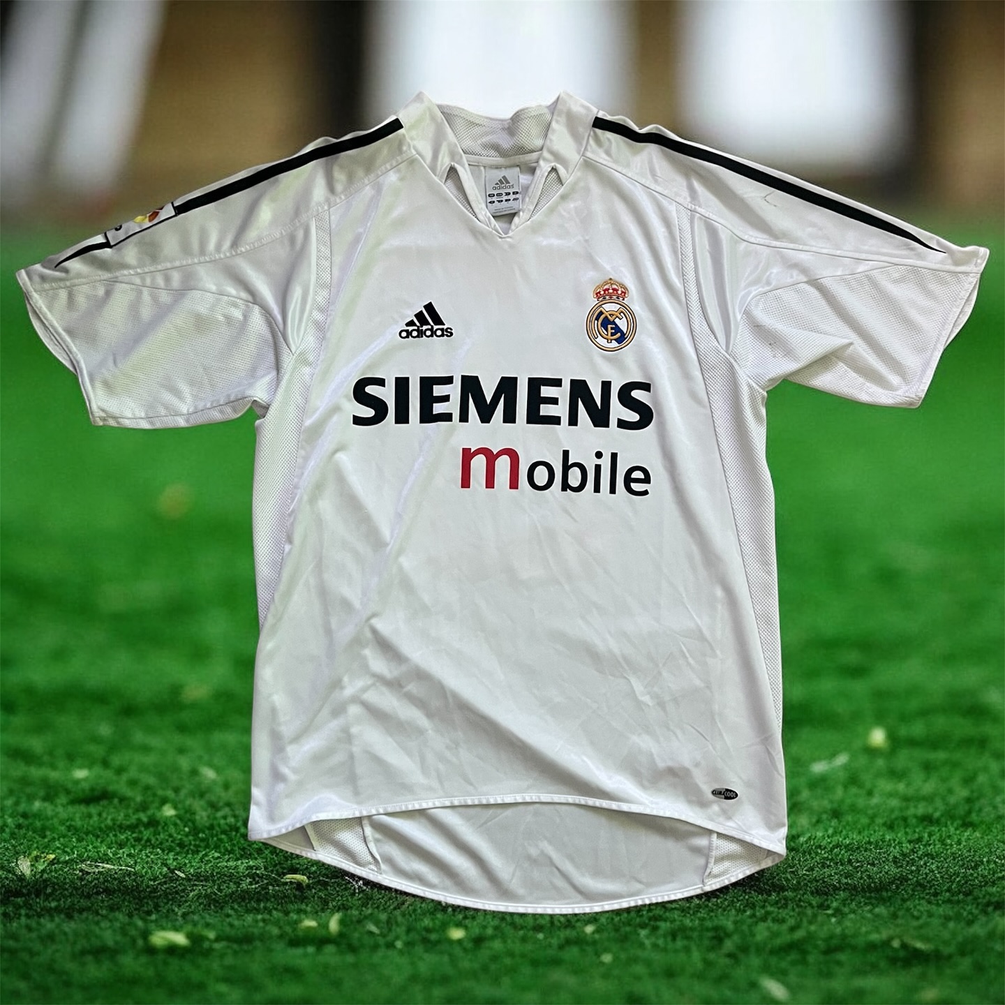 Real Madrid 2004-2005 Home Store Version Adidas - YourFootballShirt - Photo 1