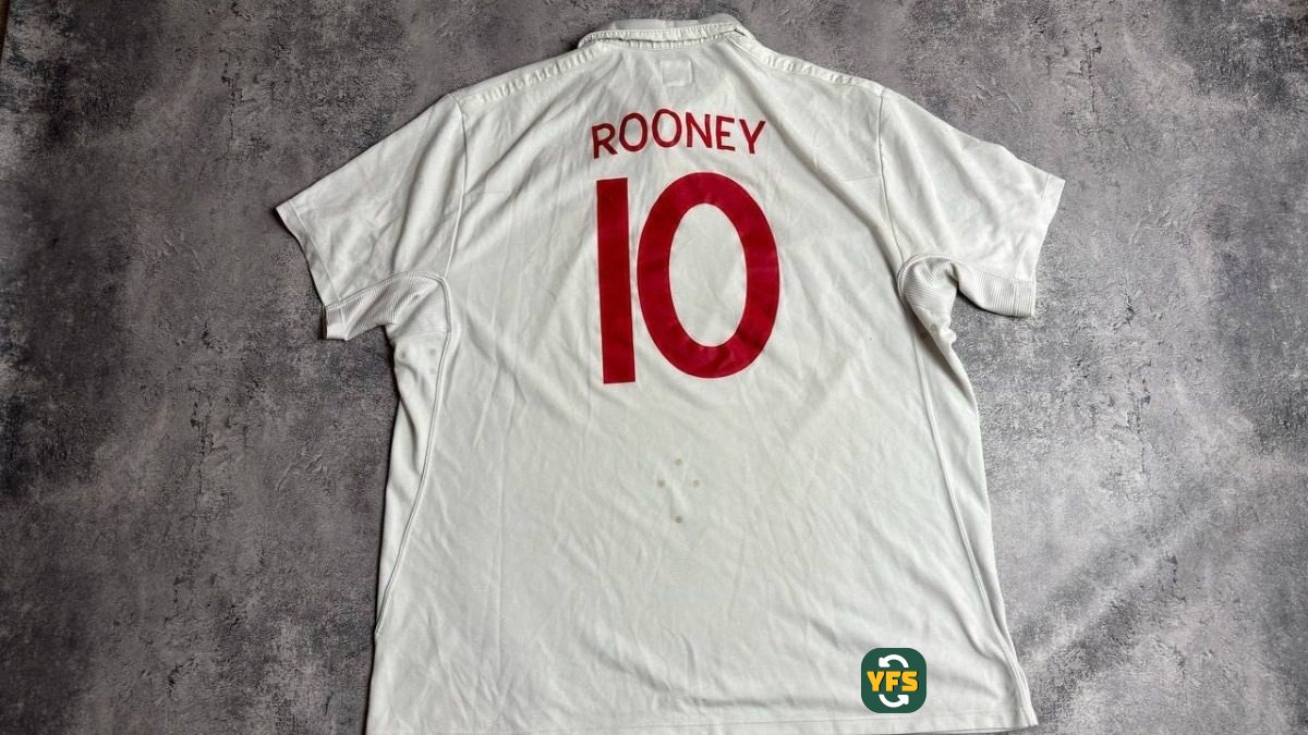 England 2009-2010 Home Store Version Umbro - YourFootballShirt - Photo 1