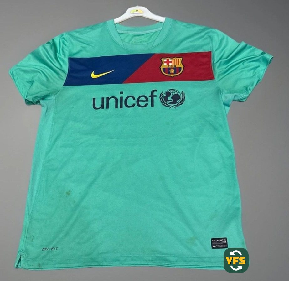 FC Barcelona 2010-2011 Away Store Version Nike - YourFootballShirt - Photo 1