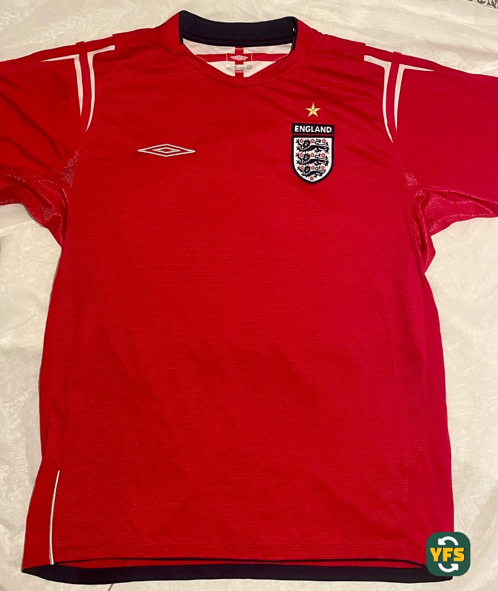 England 2004-2005 Away Store Version Umbro - YourFootballShirt - Photo 1